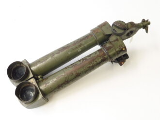 Scherenfernrohr 14.Z. Gi . Originallack, seltene Ausführung für mot Einheiten, so z.B. in den Halbkettenfahrzeugen verbaut. Gitterplatte ausgebaut, Durchsicht klar aber verpilzt