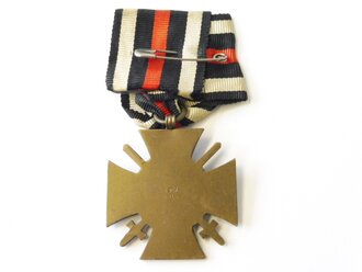 Ehrenkreuz für Frontkämfer am Band, Hersteller B.H.L.