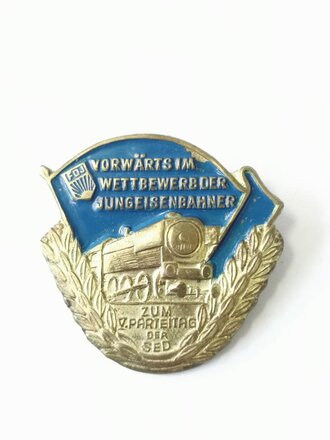 Deutschland nach 1945, DDR Metallabzeichen " FDJ...