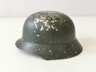 Miniaturhelm Wehrmacht, Originallack, so wohl bei Ferntrauungen verwendet um den nicht anwesenden Soldaten darzustellen