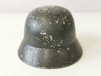 Miniaturhelm Wehrmacht, Originallack, so wohl bei Ferntrauungen verwendet um den nicht anwesenden Soldaten darzustellen