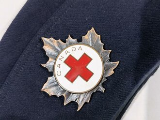 Kanada, Uniform einer Rot Kreuz Angehörigen, höchstwahrscheinlich aus der Zeit des 2.Weltkrieges, bestehend aus Rock, Bluse, Schiffchen und Cape. Der Rock in schwarz, alles andere dunkelblau.Alles in gutem Zustand