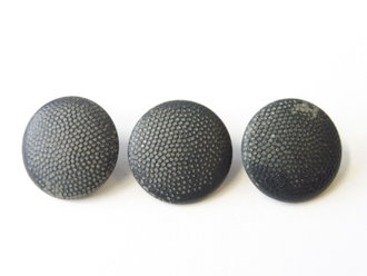 3 blaue Feldblusenknöpfe je 19mm