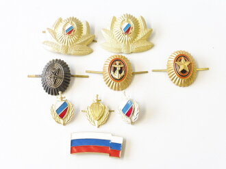 Russland, Konvolut Abzeichen, Meist für Mützen bzw. Kopfbedeckungen