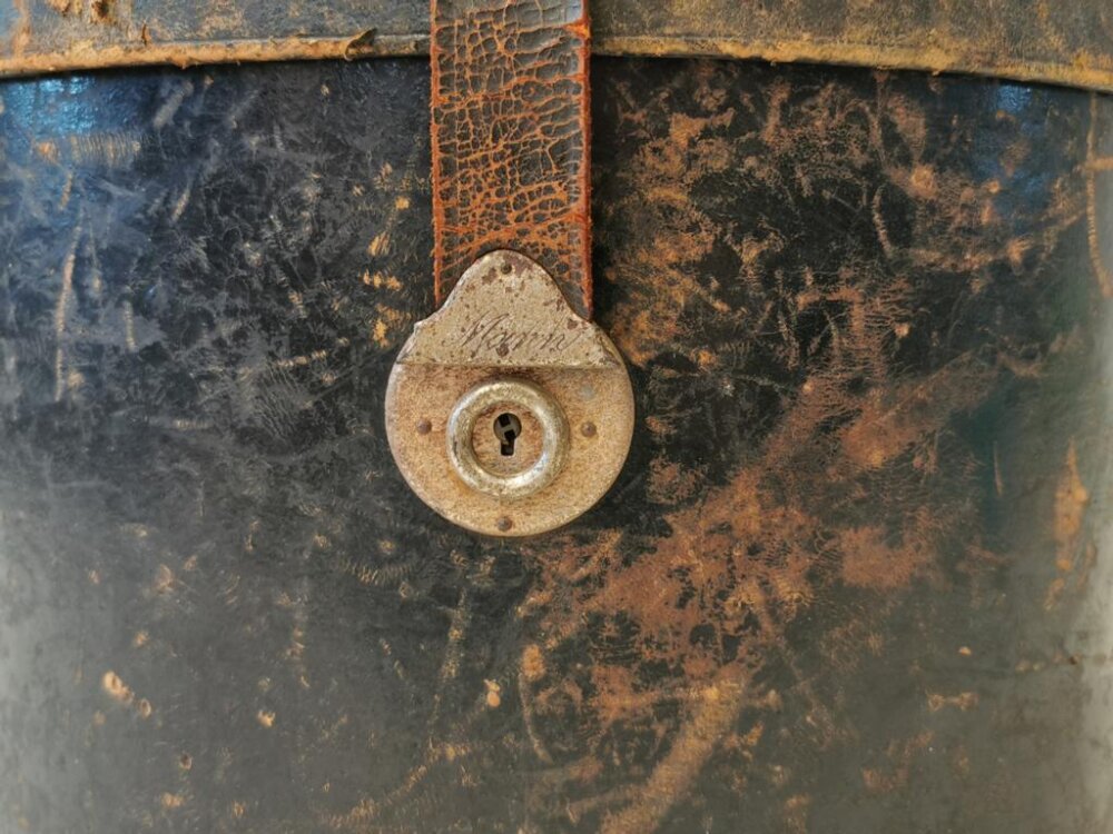 Deutscher Offizier Verein Berlin, Hutkoffer. Gebraucht, angeschmutzt,