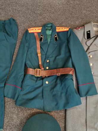 Russland, Uniform aus der Zeit des kalten Krieges. Zusammengehöriges Set in gutem Zustand, die Mütze in Kopfgrösse 56.