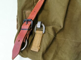 Tropenrucksack Heer datiert 1942. Sehr guter Zustand, die angenieteten Trageriemen sind gekürzte MG Lafettenriemen