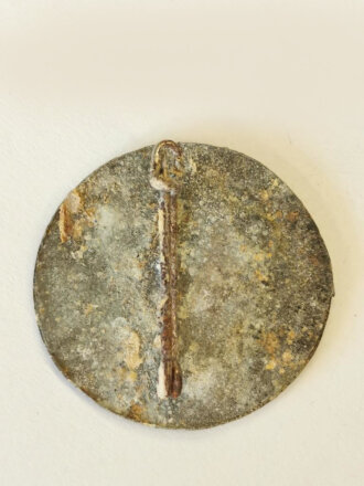 Werkzugangsmarke der Luftwaffen Munitionsanstalt Karwitz...