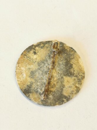 Werkzugangsmarke der Luftwaffen Munitionsanstalt Karwitz...