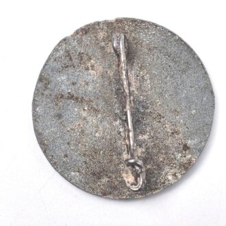 Werkzugangsmarke der Luftwaffen Munitionsanstalt Karwitz " L.M.A .Z.B.V. 5/XI"  Zink, Durchmesser 30mm, ungereinigtes Stück