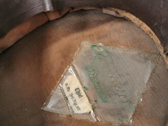 Schirmmütze für Mannschaften der Infanterie. Leichte Mottenschäden, der Schirm zum Teil lose, Kopfgrösse 54 1/2