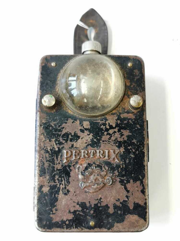 Lampe De Poche Pertrix No.572 Type WW2 - Allemagne - Occasion Avec Traces D'usage Et Rouille