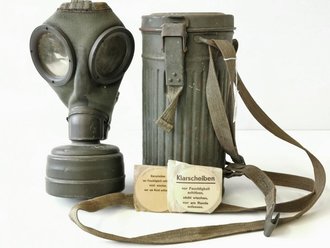 Gasmaske Wehrmacht, die Dose von 1936, frühe Maske mit während des Krieges ergänztem Filter von 1941