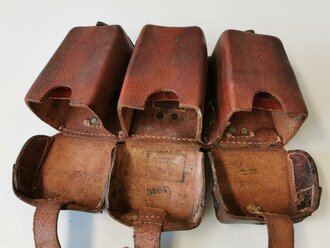 1. Weltkrieg Patronentasche, ungeschwärztes Leder datiert 1915, von der finnischen Armee vereinnahmt und mit entsprechendem "SA" Stempel versehen