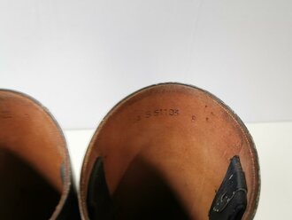 Paar Stiefel für Offiziere mit Sporen. Ungereinigtes Paar, Sohlenlänge 30cm