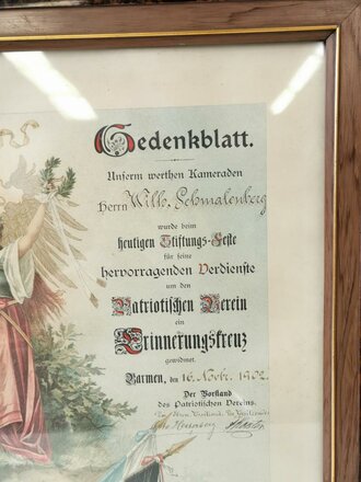 Gedenkblatt zur Widmung eines Erinnerungskreuzes anlässlich des Stiftungs Festes des patriotischen Verein Barmen. Großformatig, original gerahmt, Maße des Rahmens 42 x 56cm