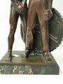 Bronzierte Figur auf Marmorsockel aus der Zeit des III.Reiches. Höhe 47cm, sehr guter Zustand, wiegt