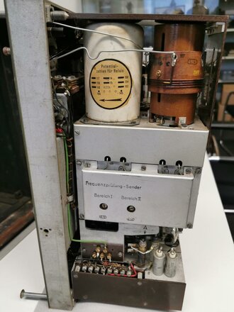 15 Watt Sender Empfänger b. Originallack, ungereinigtes Stück, Funktion nicht geprüft