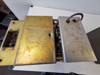 U.S. 1942 dated Signal Corps Radio Receiver BC-603-D, used in armoured Vehicles. Original paint, function not checked