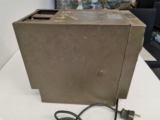 U.S. 1942 dated Signal Corps Radio Receiver BC-603-D, used in armoured Vehicles. Original paint, function not checked