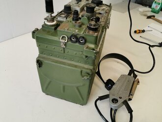 NVA Funkgerät R-107T mit diversem Zubehör wie fotografiert, Funktion nicht geprüft