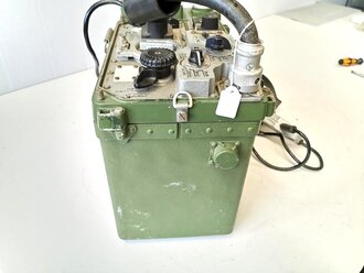 NVA Funkgerät R-107T mit diversem Zubehör wie fotografiert, Funktion nicht geprüft