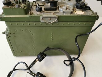 NVA Funkgerät R-107T mit diversem Zubehör wie fotografiert, Funktion nicht geprüft