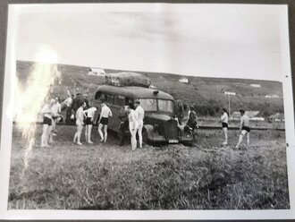 2 Fotoalben mit 139 Fotos eines Teilnehmers der "Ostfront Fahrt 1943"  des Oberkommando der Wehrmacht als Vertreter der Firma Opel .