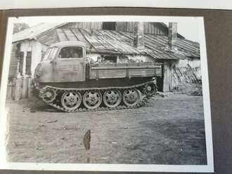 2 Fotoalben mit 139 Fotos eines Teilnehmers der "Ostfront Fahrt 1943"  des Oberkommando der Wehrmacht als Vertreter der Firma Opel .