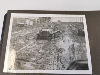 2 Fotoalben mit 139 Fotos eines Teilnehmers der "Ostfront Fahrt 1943"  des Oberkommando der Wehrmacht als Vertreter der Firma Opel .