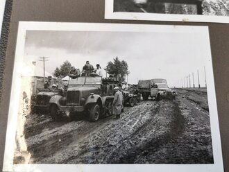 2 Fotoalben mit 139 Fotos eines Teilnehmers der "Ostfront Fahrt 1943"  des Oberkommando der Wehrmacht als Vertreter der Firma Opel .