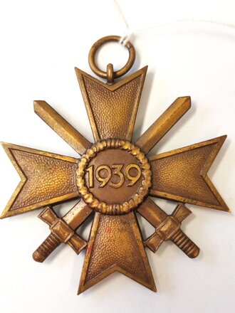 Kriegsverdienstkreuz 2. Klasse mit Schwertern, im Bandring Hersteller "16"  Alois Rettenmeier