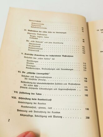 Amtliches Unterrichtsbuch über Erste Hilfe datiert 1939 mit 263 Seiten in sehr gutem Zustand