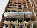 Lebertranzinkpaste, ungefüllte Aluminiumtube aus Wehrmachtsbeständen. Ausführung in silber. Nach dem Kreig zum Lagern von Farbpigmenten genutzt, daher reste von Farbpulver möglich. Alle verbeult, Preis pro 1 Stück