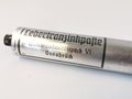 Lebertranzinkpaste, ungefüllte Aluminiumtube aus Wehrmachtsbeständen. Ausführung in silber. Nach dem Kreig zum Lagern von Farbpigmenten genutzt, daher reste von Farbpulver möglich. Alle verbeult, Preis pro 1 Stück