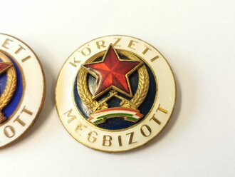 Ungarn, Zwei Dienstabzeichen für Mitarbeiter eines...