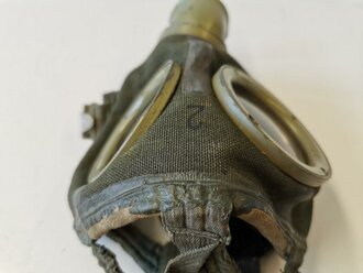 Gasmaske Wehrmacht in gutem Zustand, die Metallteile neuzeitlich lackiert