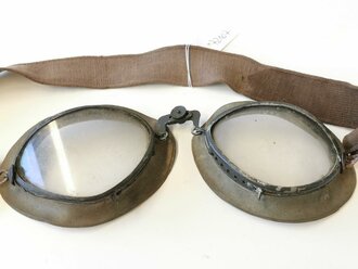 Brille für Kradmelder der Wehrmacht datiert 1941, ungereinigtes Stück, Gummi weich