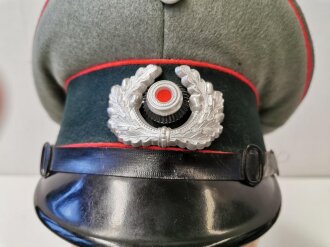 Heer, Schirmmütze für Mannschaften der Artillerie, leicht getragenes Stück mit wenigen Mottenschäden, Kopfgrösse 56 1/2