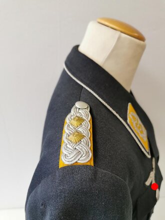 Luftwaffe, Waffenrock für einen Oberst der fliegenden Truppe. Alle Effketne und Auszeichnungen original vernäht, Schneideretikett von 1939 ( als Major )