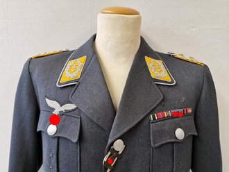 Luftwaffe, Waffenrock für einen Oberst der fliegenden Truppe. Alle Effketne und Auszeichnungen original vernäht, Schneideretikett von 1939 ( als Major )