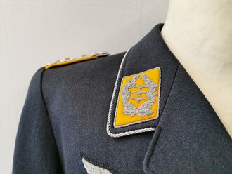 Luftwaffe, Waffenrock für einen Oberst der fliegenden Truppe. Alle Effketne und Auszeichnungen original vernäht, Schneideretikett von 1939 ( als Major )