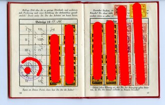 Mitgliedsbuch der NSDAP Ausgabe 1933 ausgestellt 1934 für eine Frau mit der Mitgliedsnummer 1471218. Geklebt bis 1945