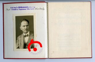 2 Stück Mitgliedsbuch der NSDAP Ausgaben 1932 und 1935 für einen Propagandaleiter mit der Mitgliedsnummer 771617. Beide komplett und gut