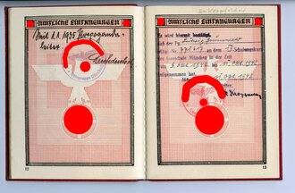 2 Stück Mitgliedsbuch der NSDAP Ausgaben 1932 und 1935 für einen Propagandaleiter mit der Mitgliedsnummer 771617. Beide komplett und gut