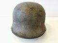 Stahlhelm Luftwaffe Modell 1935. Im Kriege wiederaufarbeitetes Stück, so ab 1940 nochmals ausgegebenes, getragenes Stück. ET64