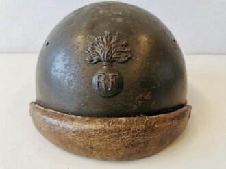 Frankreich, Stahlhelm Panzertruppe M36 in gutem Zustand, original lackiertes Stück