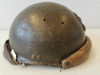 Frankreich, Stahlhelm Panzertruppe M36 in gutem Zustand, original lackiertes Stück