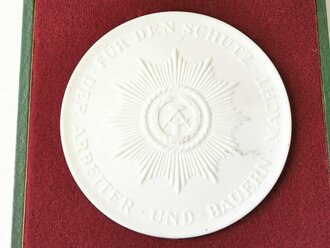 Meissen Medaille 25 Jahre Deutsche Volkspolizei  DDR 1945-1970, sehr guter Zustand, im Etui
