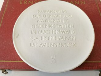 Meissen Medaille Ernst Thälmann 1886-1944 " Kuratorium für den Aufbau Nationaler Gedenkstätten in Buchenwald, Sachsenhausen und Ravensbrück. Die Medaille in sehr gutem Zustand, das Etui leicht angegangen
